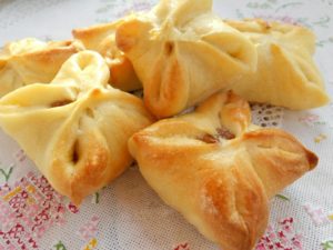 Из слоеного дрожжевого теста Из слоеного дрожжевого теста