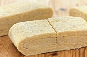 Слоеные булочки - подготовка продуктов и посуды Слоеные булочки - подготовка продуктов и посуды