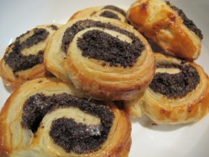 Слоеные булочки с маком Слоеные булочки с маком