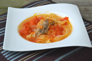 Необычный томатный суп с лапшой