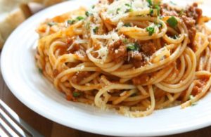 Спагетти с фаршем и томатной пастой «Мон-Батон»