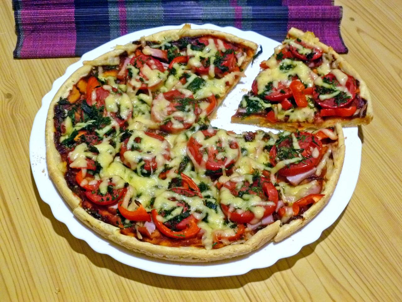 пицца рецепт приготовления с колбасой с сыром и помидорами фото 105