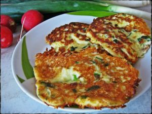 Ленивые хачапури с сыром и кефиром на сковороде