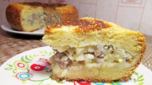 Пирог с картошкой и мясом в мультиварке