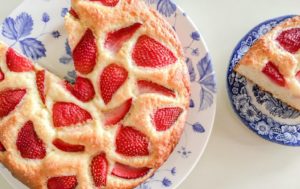 Пирог с клубникой на скорую руку – общие принципы приготовления
