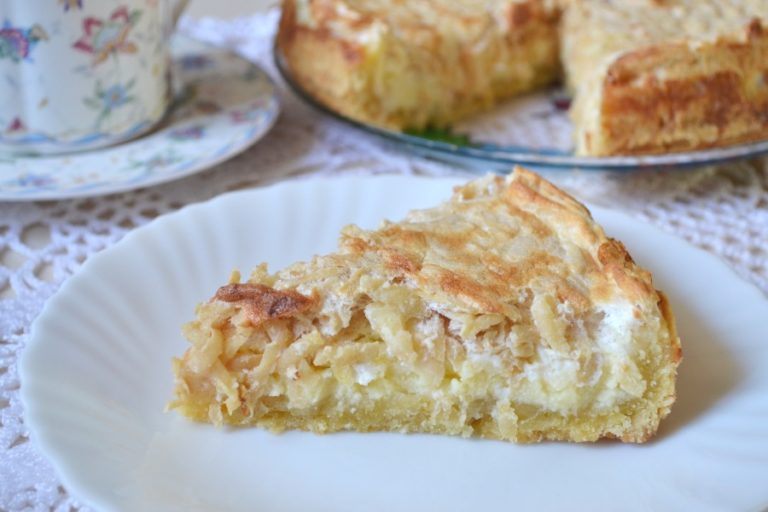 Пирог с творогом и яблоками