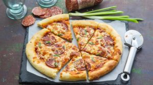 Рецепт приготовления пиццы с колбасой и сыром в домашних условиях