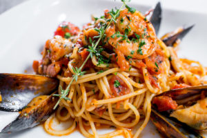 Спагетти с замороженными морепродуктами