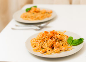 Спагетти с креветками и базиликом
